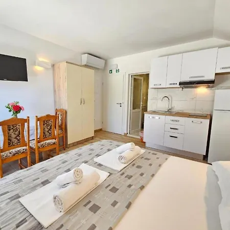 Penzion Adriatic Balota With Shared Pool 3*