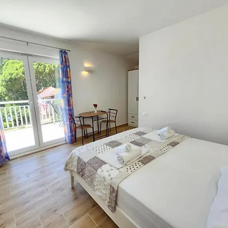 Penzion Adriatic Balota With Shared Pool 3*