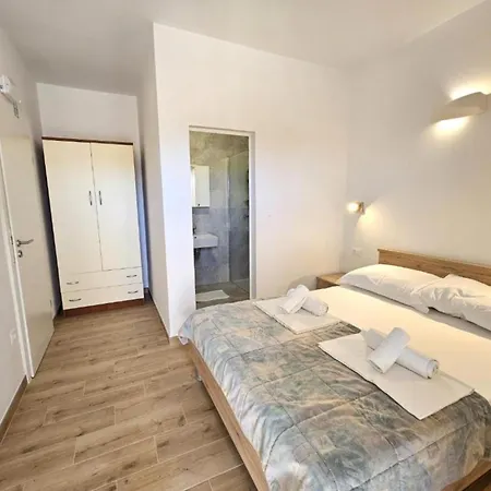 Penzion Adriatic Balota With Shared Pool 3*