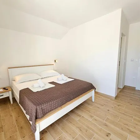 Penzion Adriatic Balota With Shared Pool Viganj