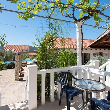 Guest house Adriatic Balota With Shared Pool