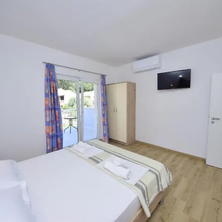 Adriatic Balota With Shared Pool Guest house