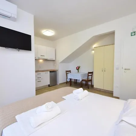 Guest house Adriatic Balota With Shared Pool Viganj
