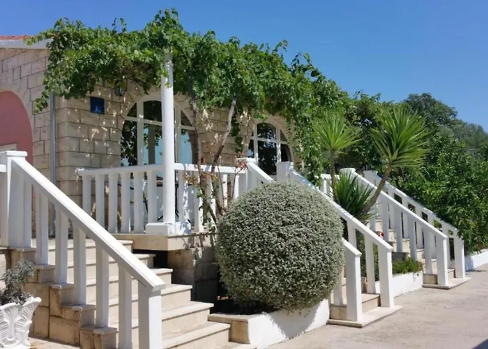 Adriatic Balota With Shared Pool Guest house