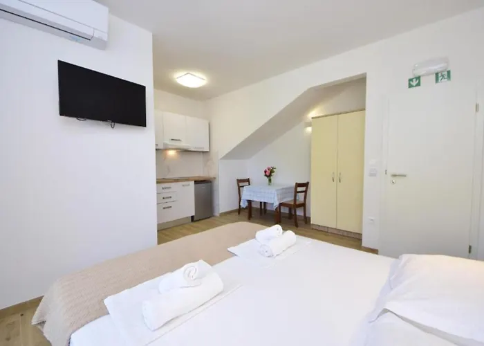 Guest house Adriatic Balota With Shared Pool Viganj